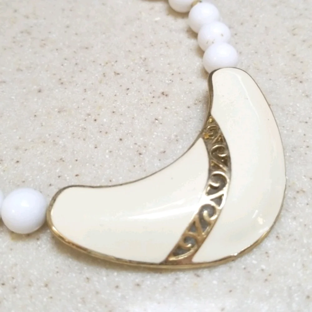 Vintage Mid Century Beaded Pendant Necklace Gold Tone - Picture 6 of 8